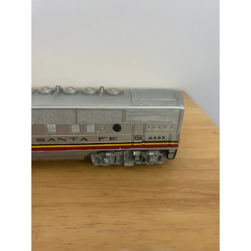 Lionel 2333 Santa Fe F3 Diesel Locomotive – Vintage Model Train – Silver/Red